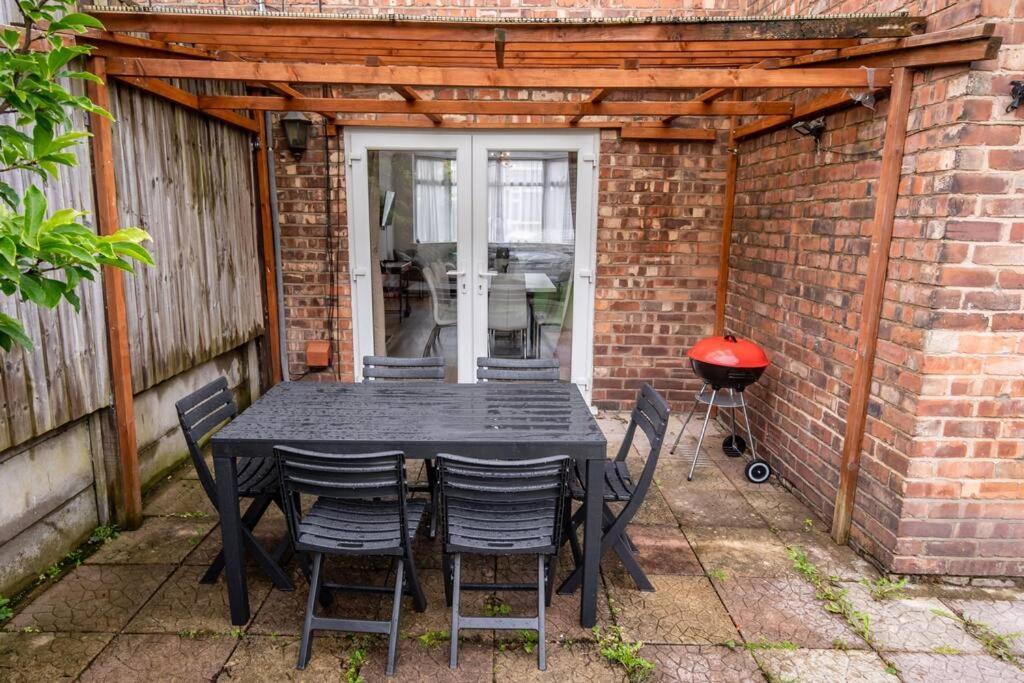 Windsor House 3 Bedrooms Sleeps 8 曼彻斯特 外观 照片