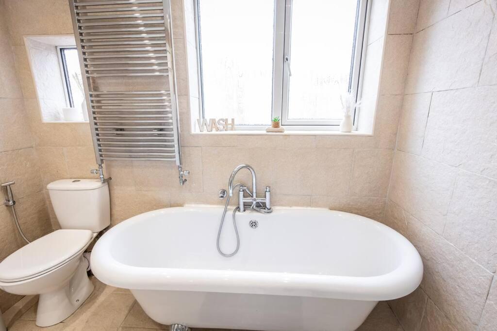 Windsor House 3 Bedrooms Sleeps 8 曼彻斯特 外观 照片