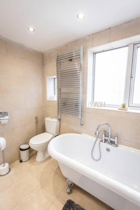 Windsor House 3 Bedrooms Sleeps 8 曼彻斯特 外观 照片