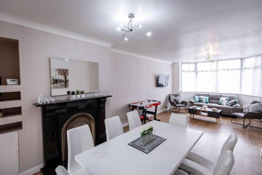 Windsor House 3 Bedrooms Sleeps 8 曼彻斯特 外观 照片