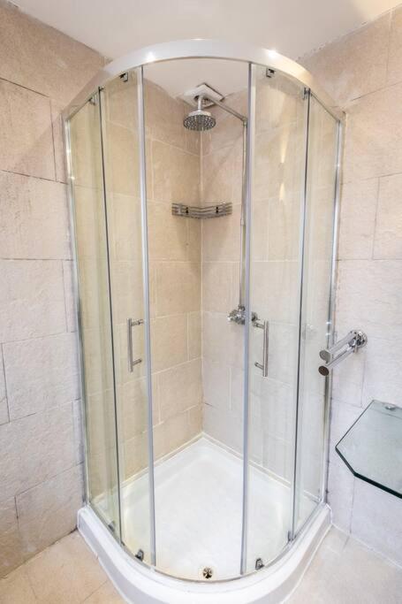 Windsor House 3 Bedrooms Sleeps 8 曼彻斯特 外观 照片