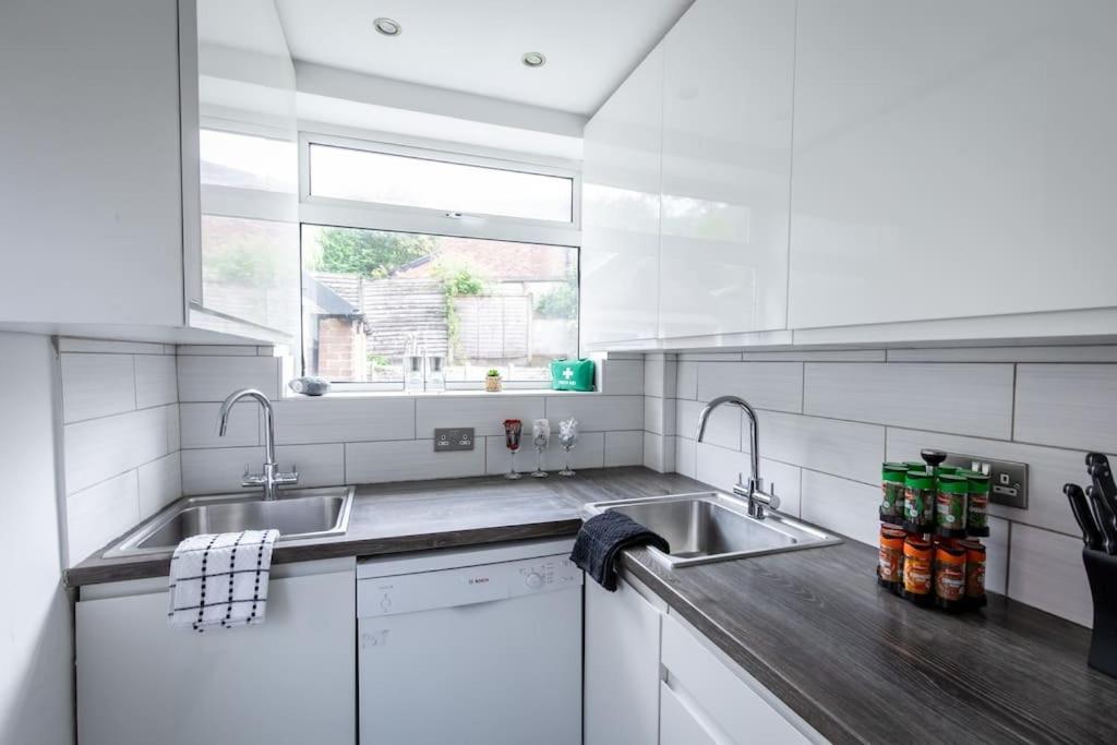 Windsor House 3 Bedrooms Sleeps 8 曼彻斯特 外观 照片