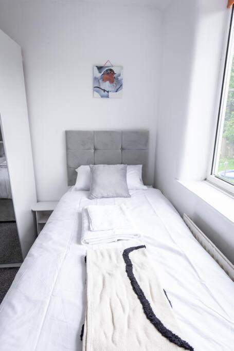 Windsor House 3 Bedrooms Sleeps 8 曼彻斯特 外观 照片