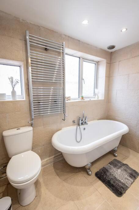 Windsor House 3 Bedrooms Sleeps 8 曼彻斯特 外观 照片