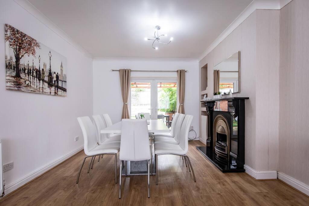 Windsor House 3 Bedrooms Sleeps 8 曼彻斯特 外观 照片